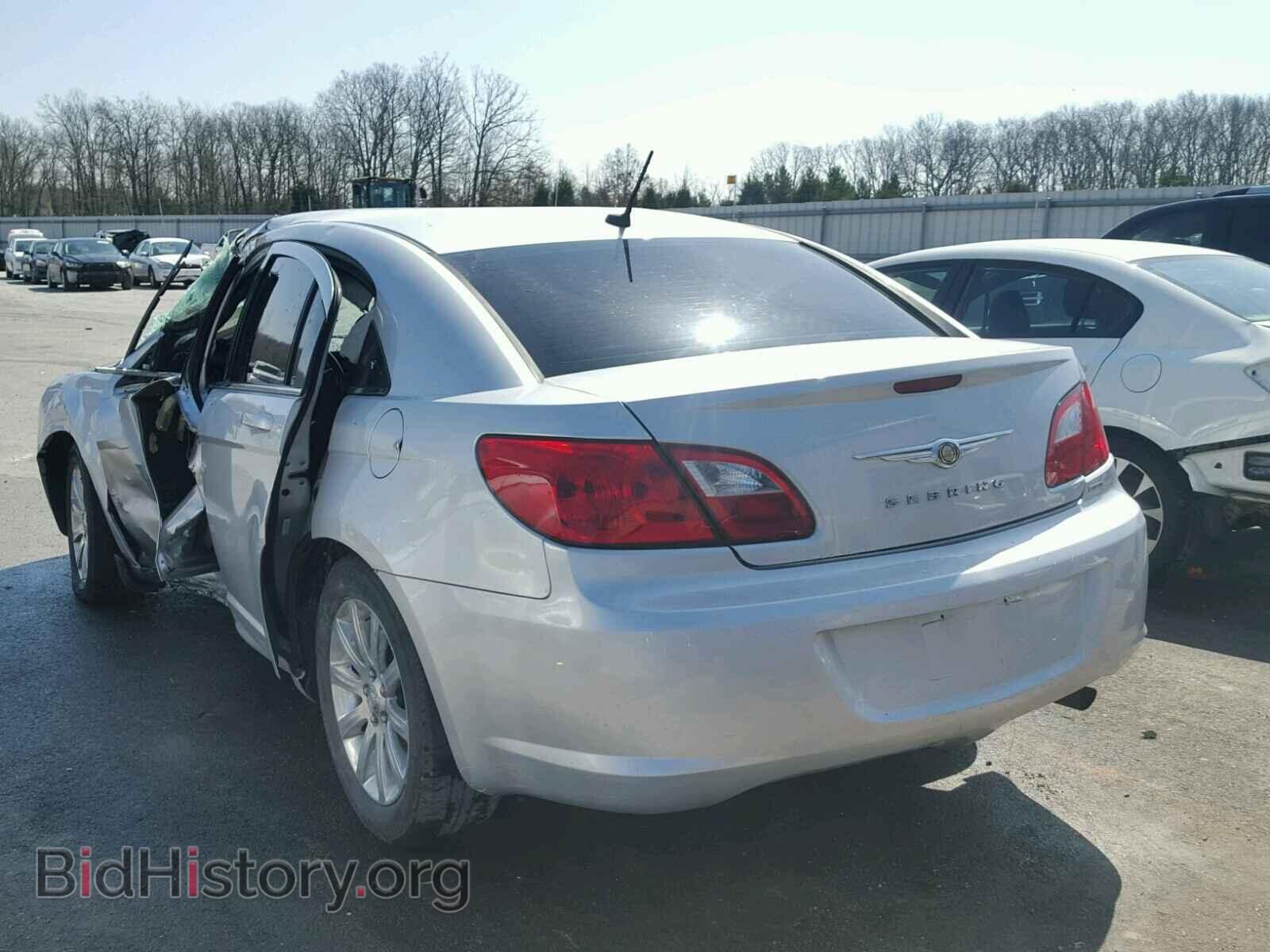 2010 CHRYSLER SEBRING - VIN: 1C3CC5FB2AN223885 - Фото 3