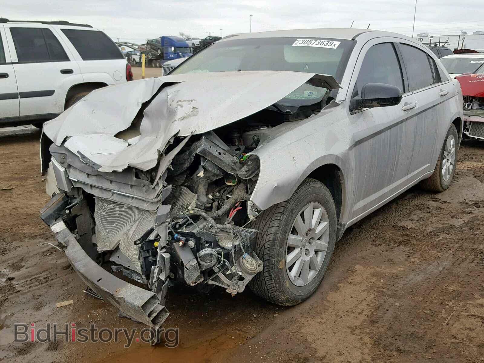 2010 CHRYSLER SEBRING - VIN: 1C3CC4FB0AN133807 - Фото 2