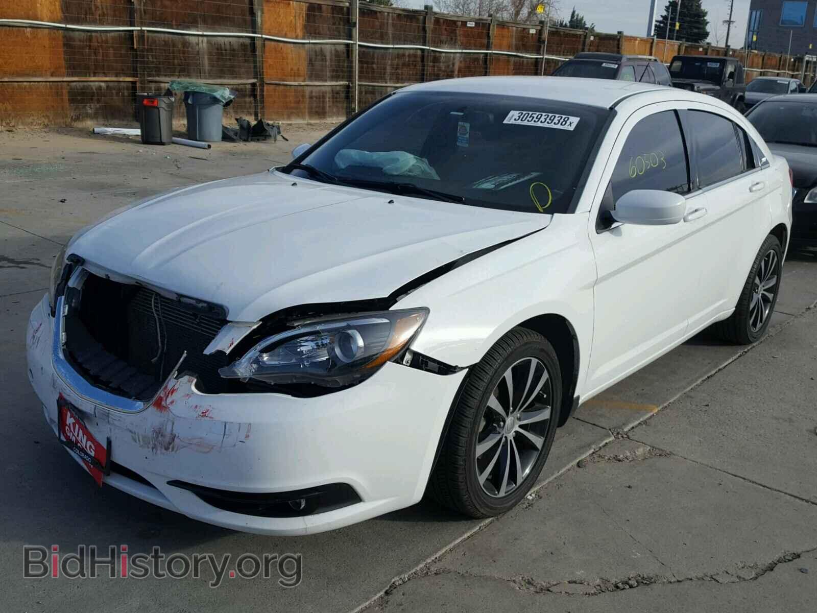 2013 CHRYSLER 200 - VIN: 1C3CCBBGXDN745006 - Фото 2
