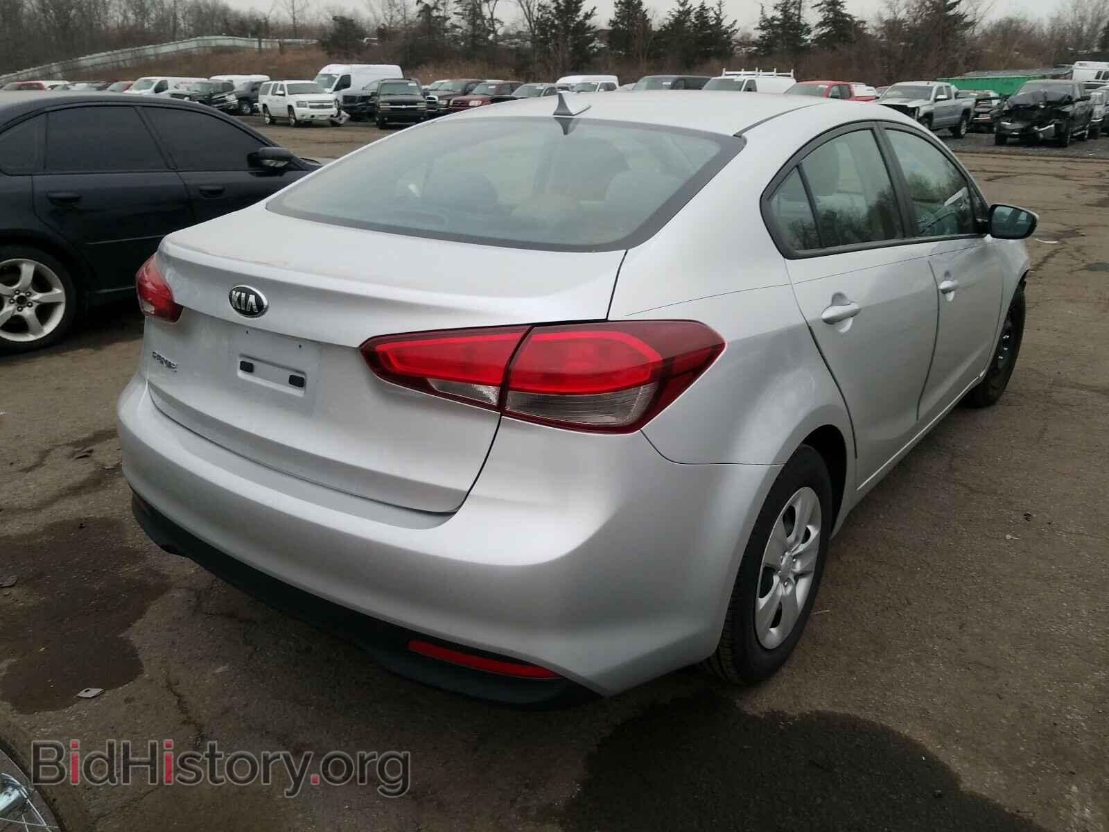 2017 KIA FORTE - VIN: 3KPFK4A78HE150402 - Photo 4