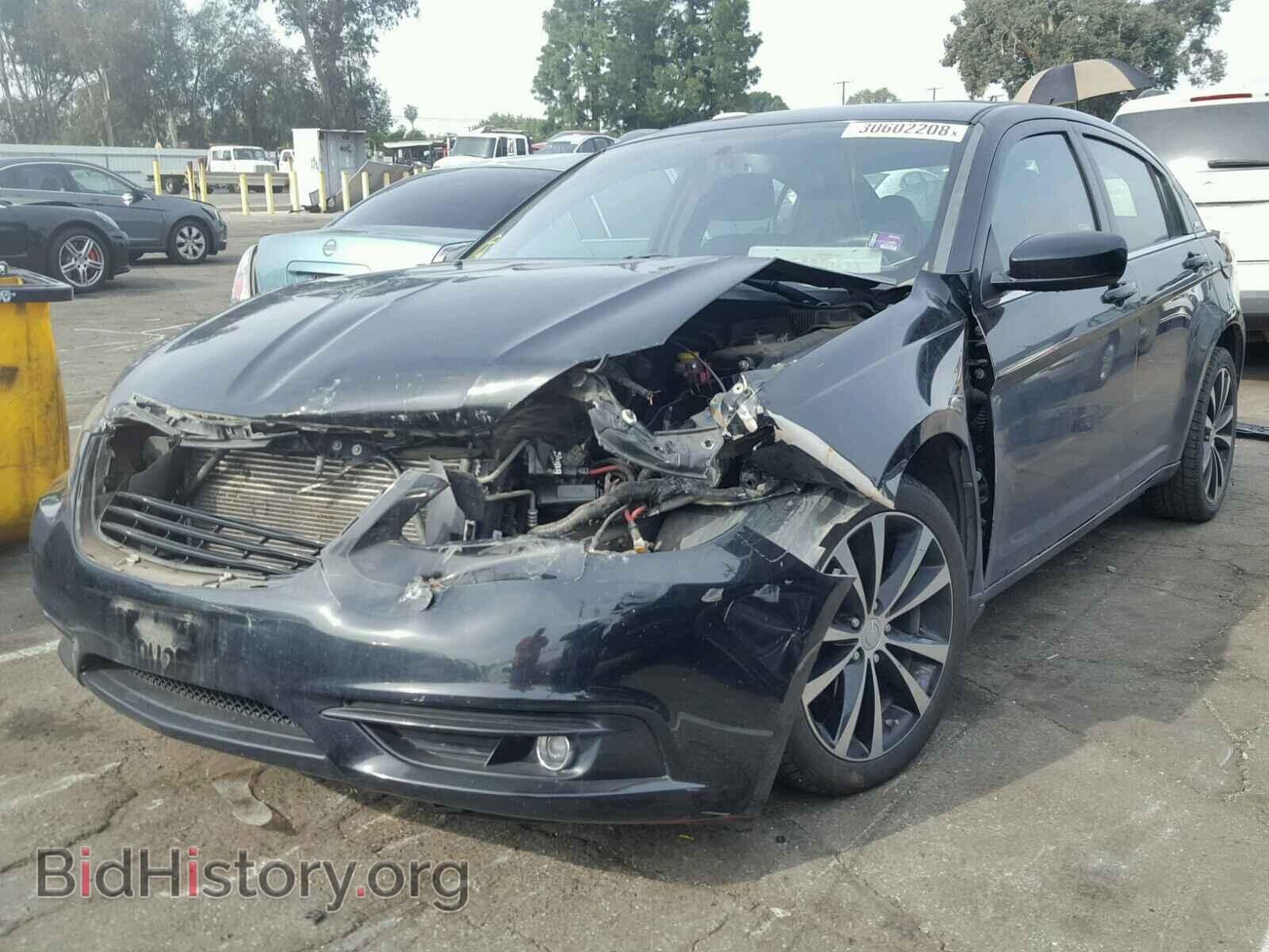 2013 CHRYSLER 200 - VIN: 1C3CCBBG3DN720514 - Фото 2