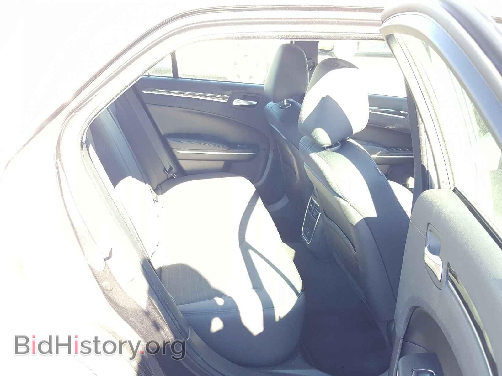 2019 CHRYSLER 300 - VIN: 2C3CCAAG7KH502402 - Фото 6