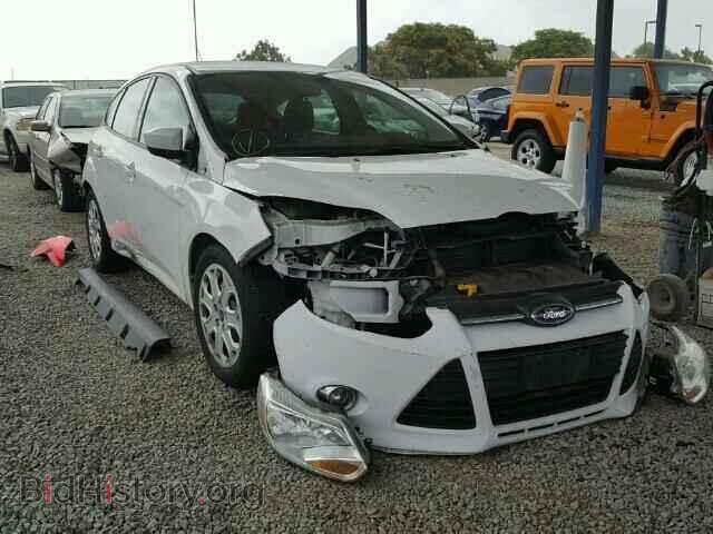 Photo 1FAHP3K28CL338480 - FORD FOCUS 2012