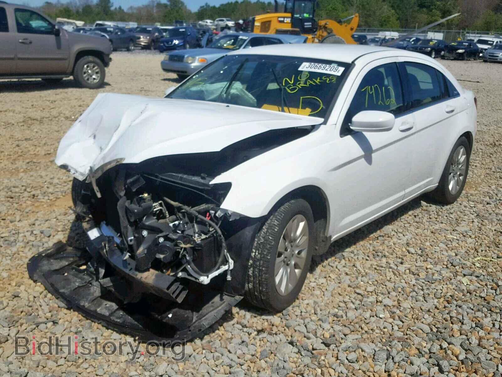 2011 CHRYSLER 200 - VIN: 1C3BC4FB9BN560464 - Фото 2