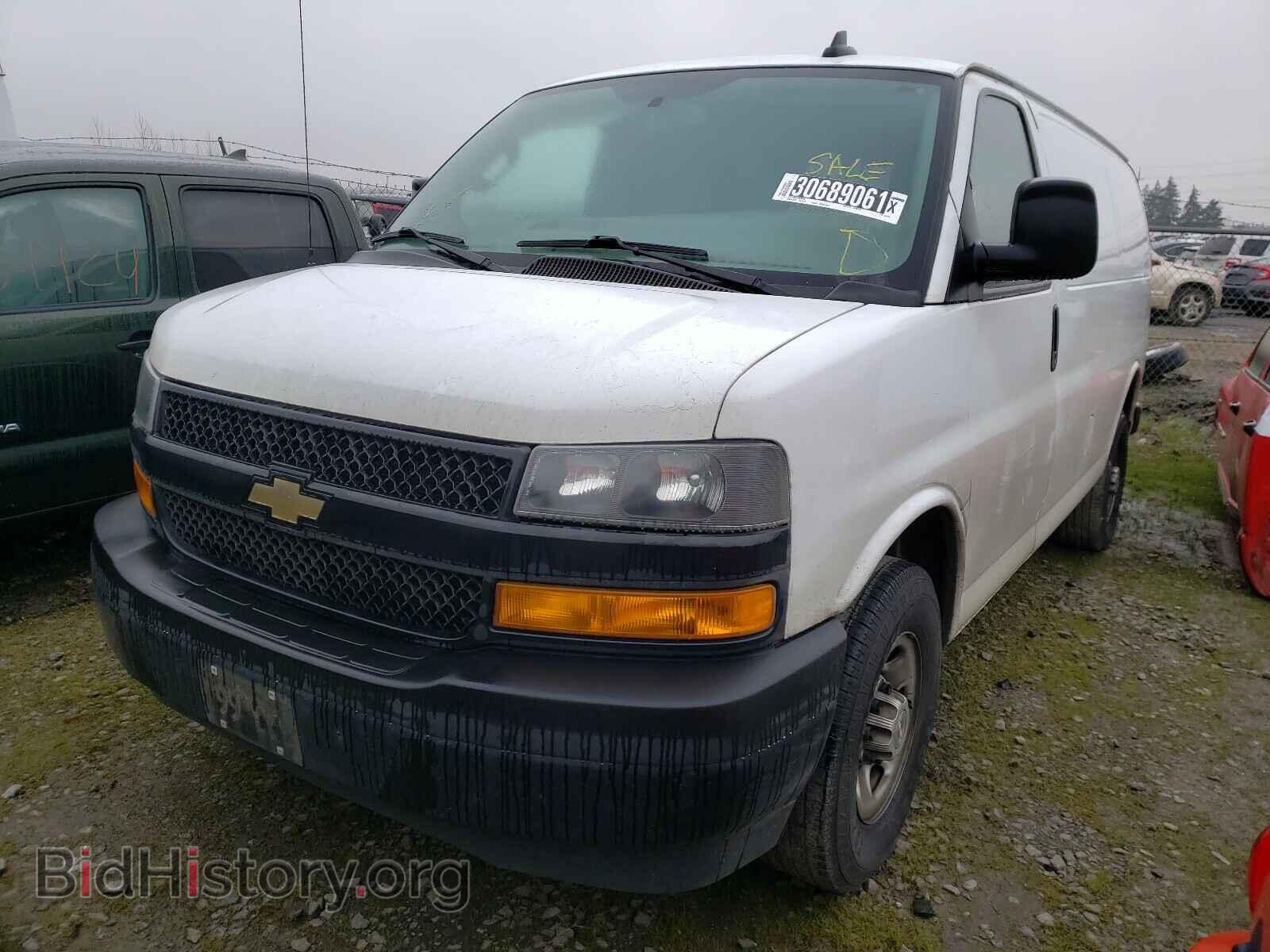 2019 CHEVROLET EXPRESS - VIN: 1GCWGAFP9K1229239 - Фото 2