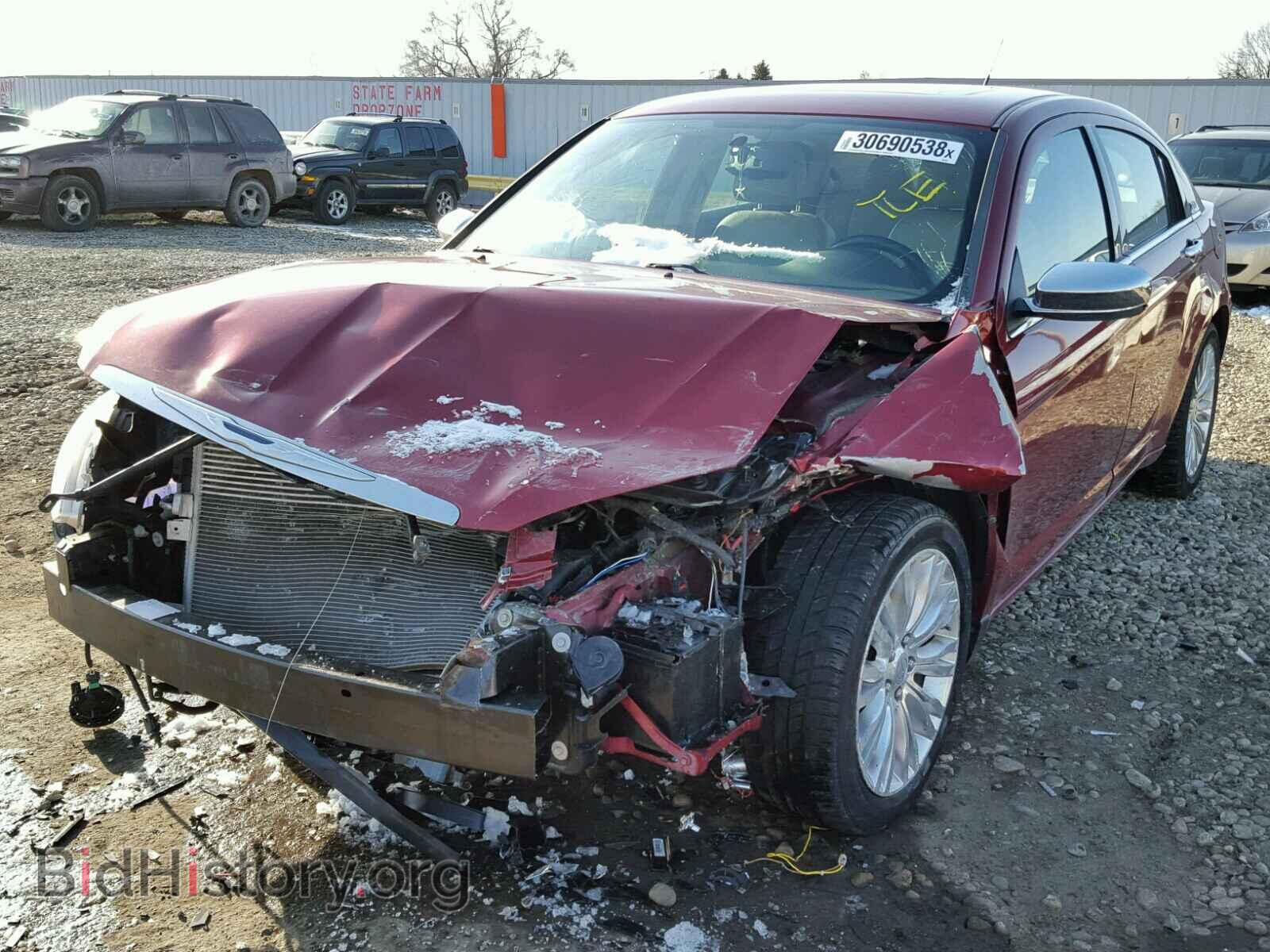 2011 CHRYSLER 200 - VIN: 1C3BC2FG5BN532760 - Фото 2