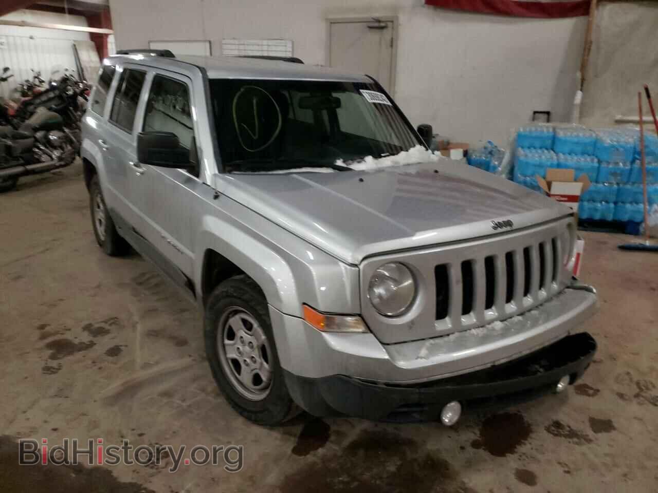 Photo 1J4NT1GA4BD270565 - JEEP PATRIOT 2011
