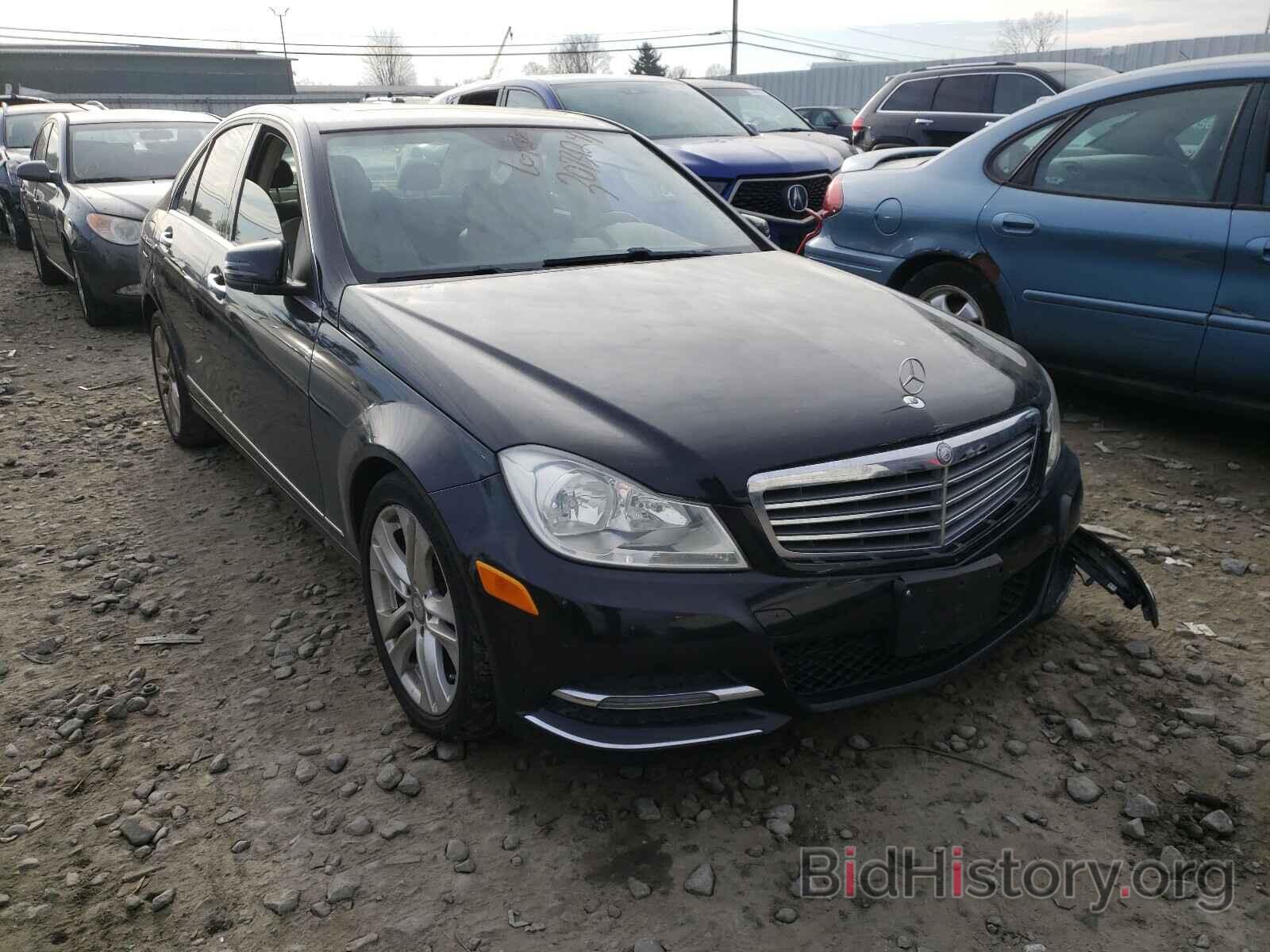 Photo WDDGF4HB0DR300672 - MERCEDES-BENZ C CLASS 2013