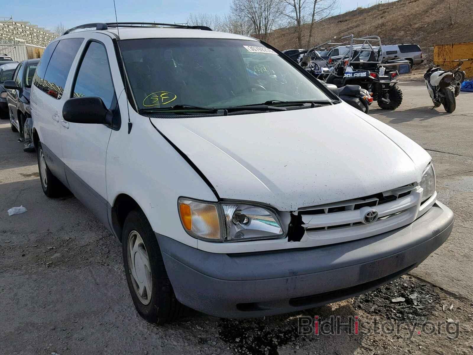 Photo 4T3ZF13C1WU071665 - TOYOTA SIENNA LE 1998