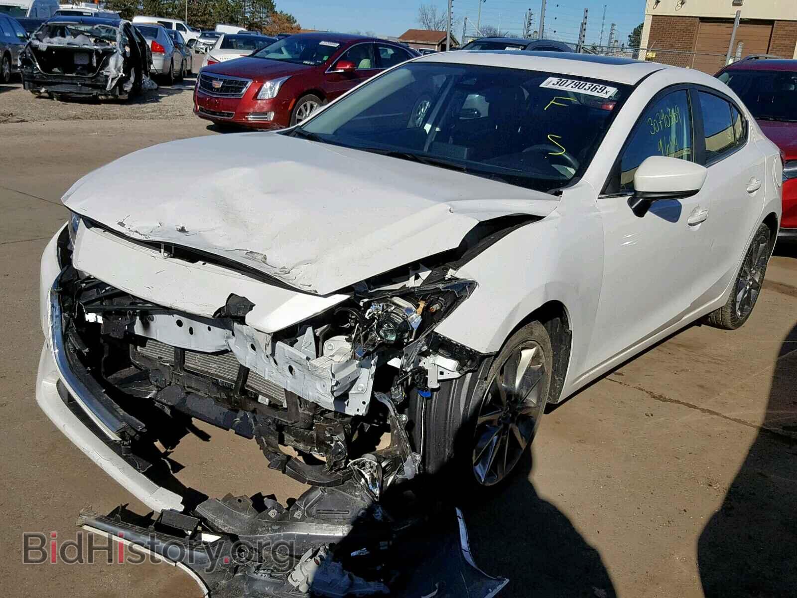 2018 MAZDA 3 - VIN: 3MZBN1V32JM174974 - Фото 2
