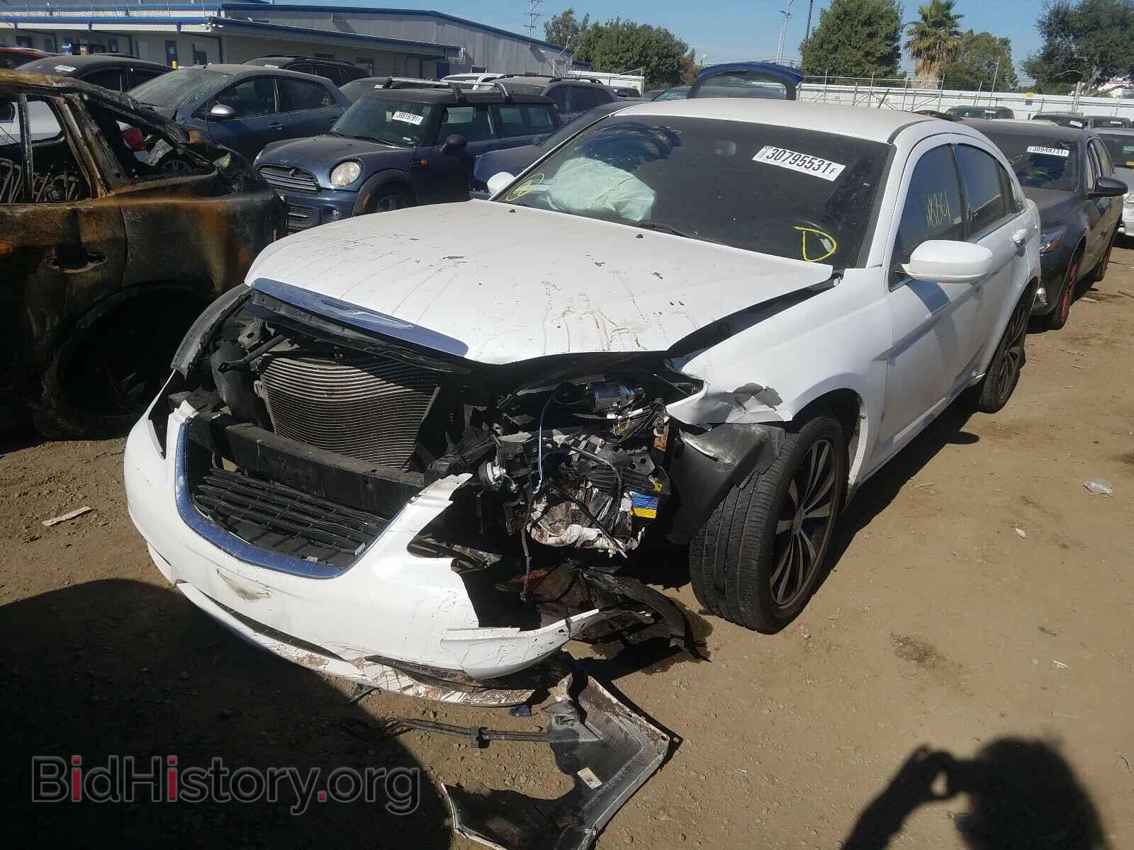 2013 CHRYSLER 200 - VIN: 1C3CCBBB9DN585091 - Фото 2