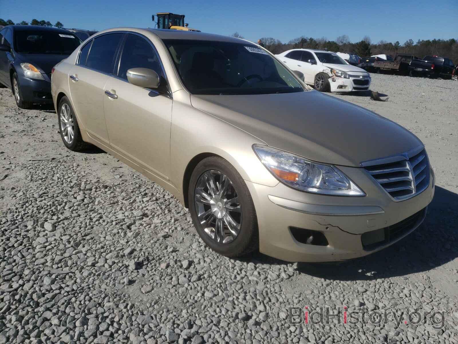 Photo KMHGC4DE2BU143011 - HYUNDAI GENESIS 2011