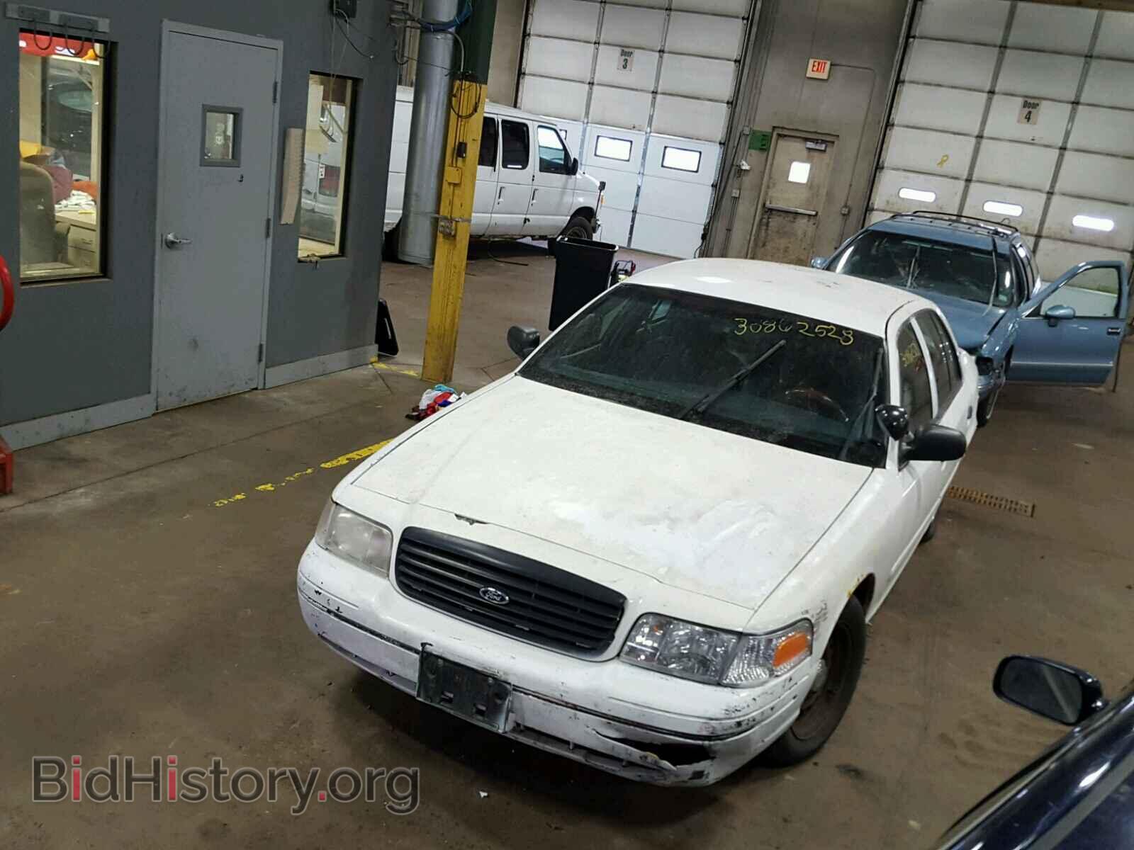 2000 FORD CROWN VIC - VIN: 2FAFP71W7YX157609 - Фото 2