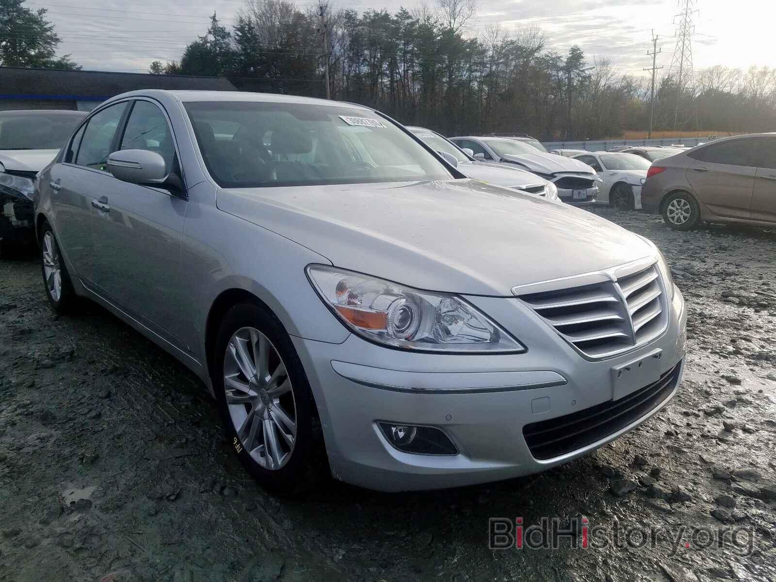 Photo KMHGC46F69U058558 - HYUNDAI GENESIS 2009