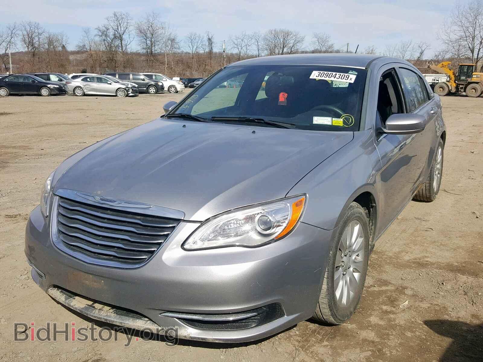 2013 CHRYSLER 200 - VIN: 1C3CCBAB2DN648355 - Фото 2