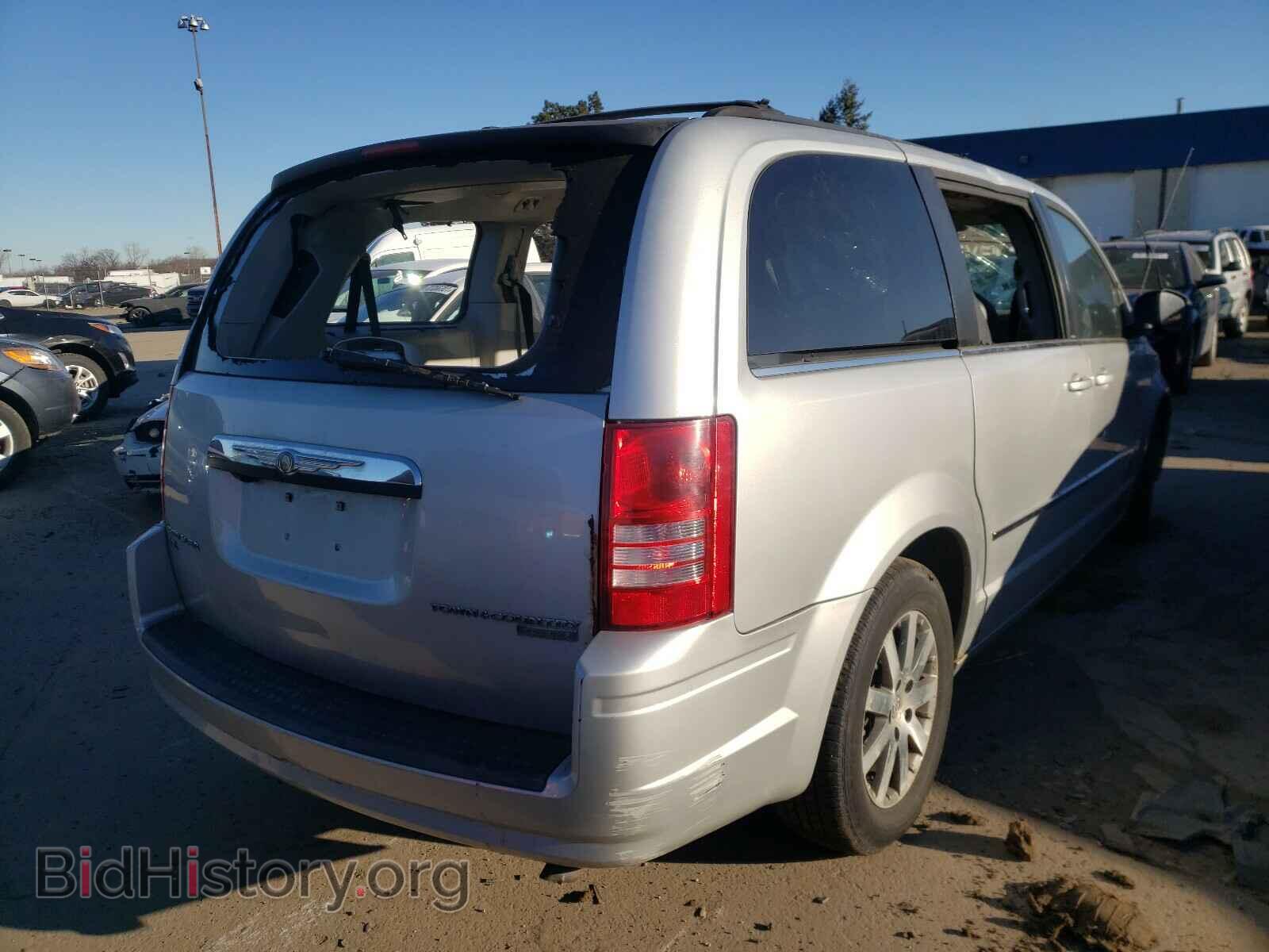 2009 CHRYSLER MINIVAN - VIN: 2A8HR54X69R643641 - Фото 4