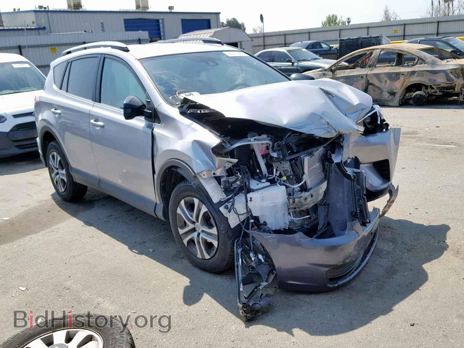 Фотография 2T3ZFREV6HW391063 - TOYOTA RAV4 LE 2017