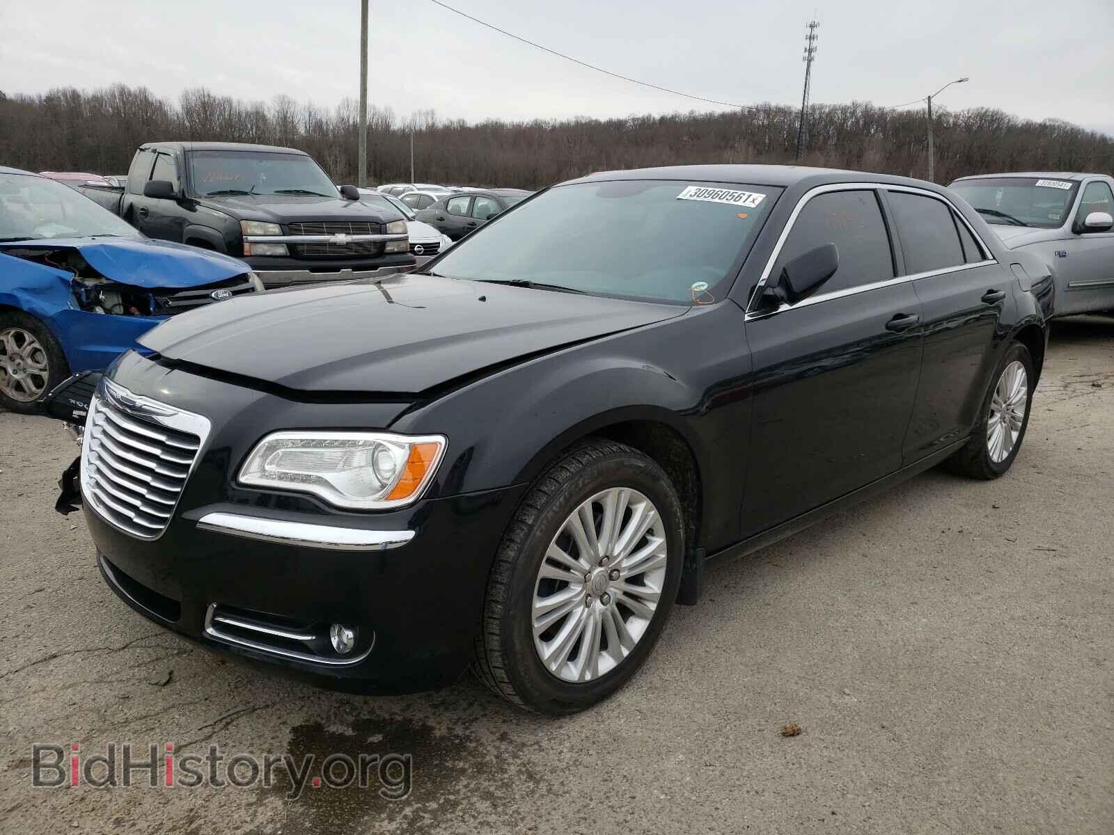 2013 CHRYSLER 300 - VIN: 2C3CCARG5DH708504 - Фото 2
