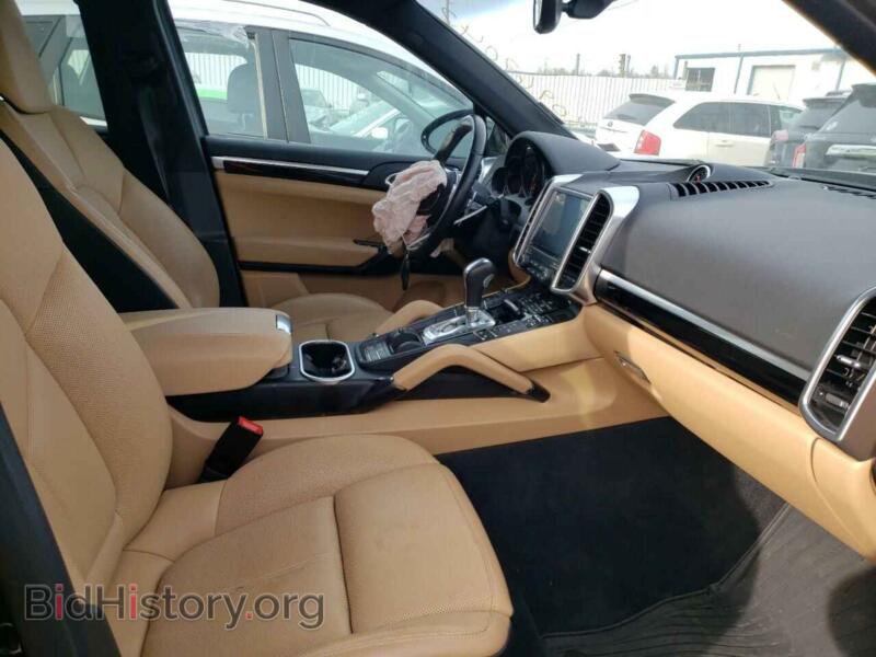 2018 Porsche CAYENNE (VIN WP1AA2A25JKA02702) — photo 5 of 10