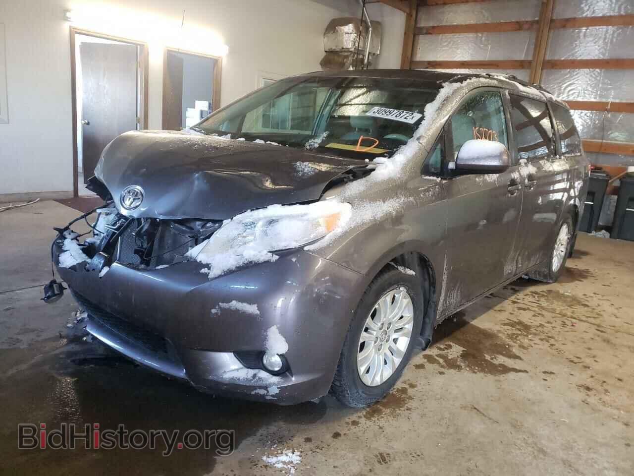 2013 TOYOTA SIENNA - VIN: 5TDYK3DC8DS346531 - Фото 2
