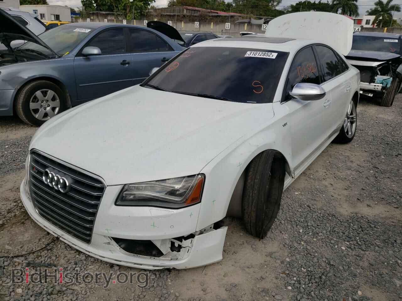 2014 AUDI S8 - VIN: WAUD2AFD6EN004038 - Фото 2