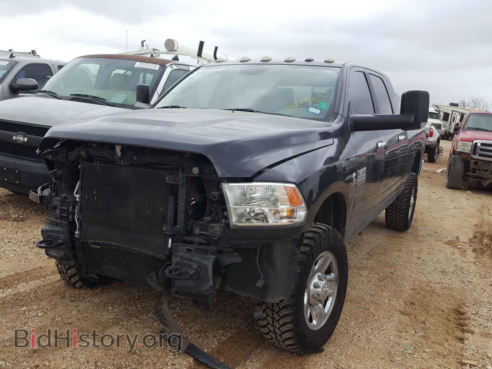2017 RAM 2500 - VIN: 3C6UR5MLXHG562527 - Photo 2