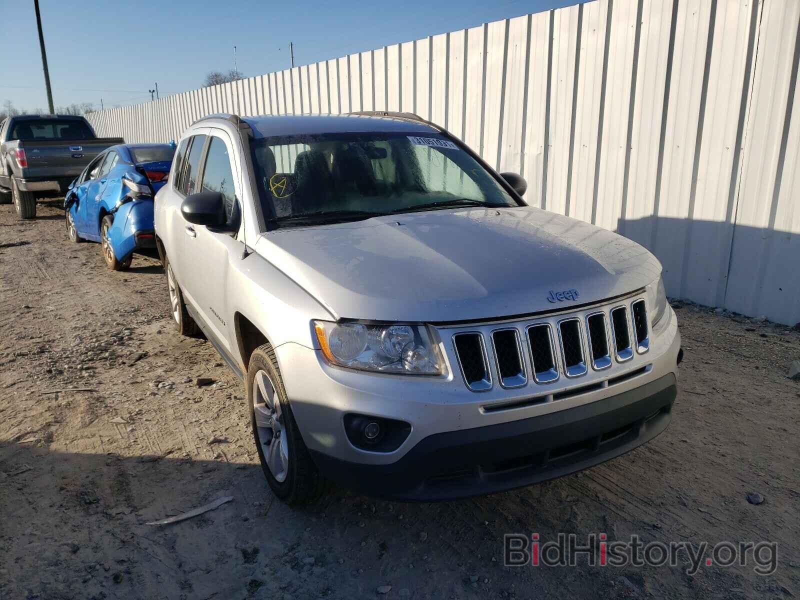 Photo 1J4NT1FA2BD155500 - JEEP COMPASS 2011