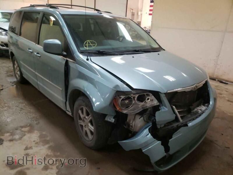 2010 Chrysler MINIVAN Town & COU (VIN 2A4RR5DX3AR240663) — фото 1 из 10, Copart, повреждение: передняя часть