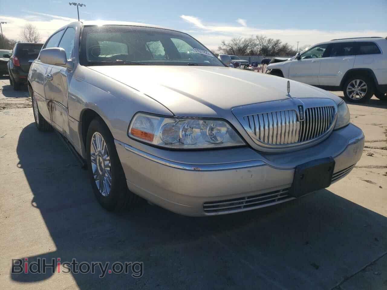 Photo 2LNBL8CV2AX752397 - LINCOLN TOWNCAR 2010