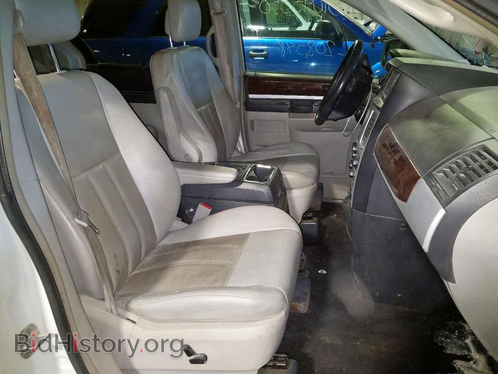 2010 CHRYSLER TOWN & COU - VIN: 2A4RR8D18AR330355 - Фото 5