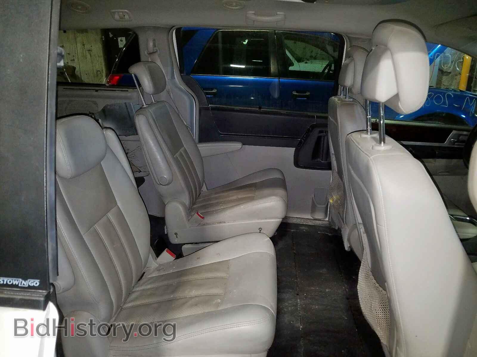 2010 CHRYSLER TOWN & COU - VIN: 2A4RR8D18AR330355 - Фото 6