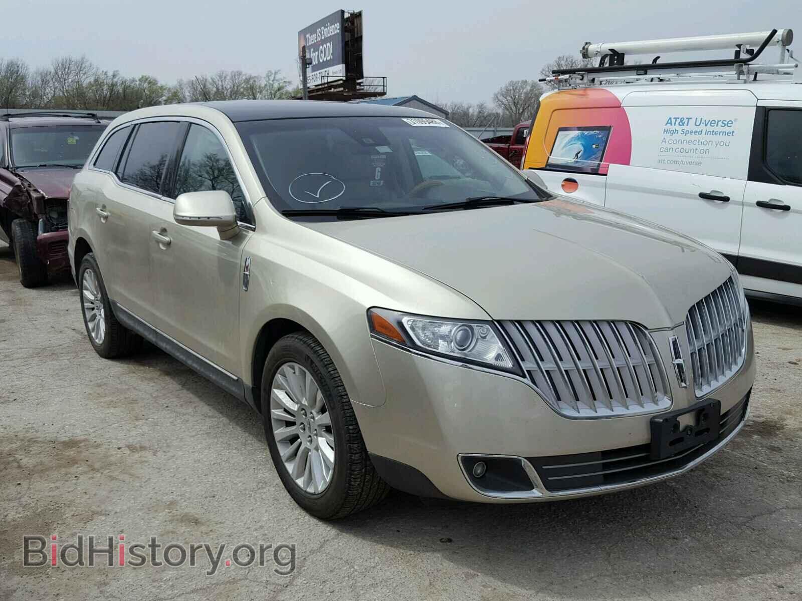 Photo 2LMHJ5AR3ABJ17890 - LINCOLN MKT 2010