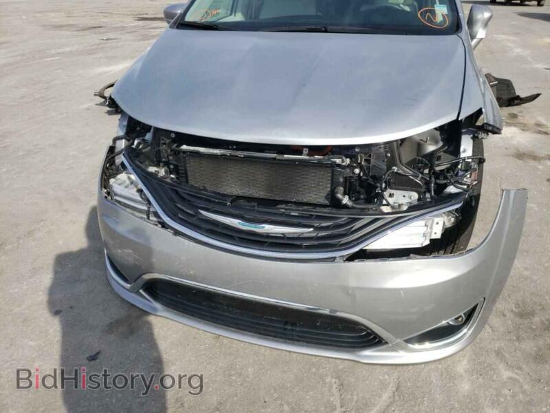 2018 Chrysler PACIFICA (VIN 2C4RC1H76JR126974) — photo 9 of 10