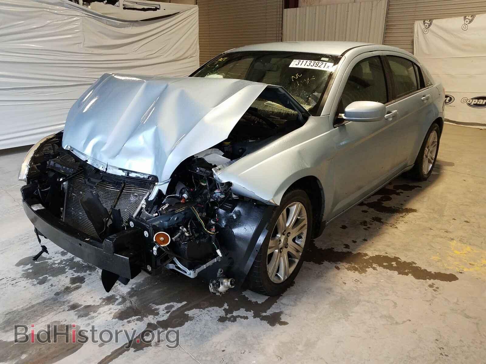 2013 CHRYSLER 200 - VIN: 1C3CCBAB0DN704812 - Фото 2