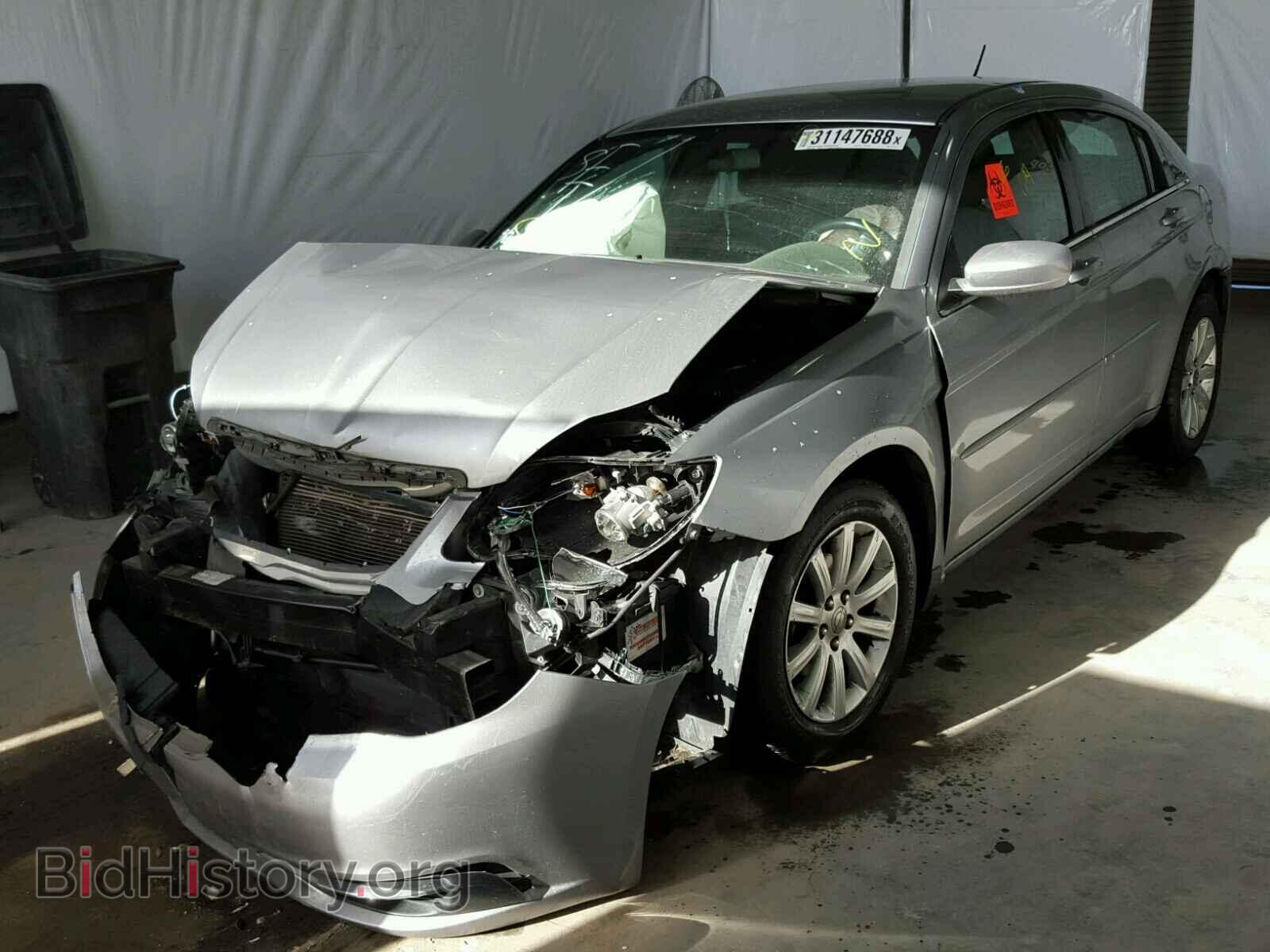 2013 CHRYSLER 200 - VIN: 1C3CCBBG2DN731715 - Фото 2