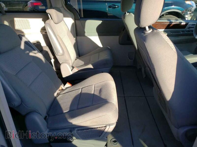 2010 Chrysler MINIVAN (VIN 2A4RR5D16AR221892) — фото 6 из 10