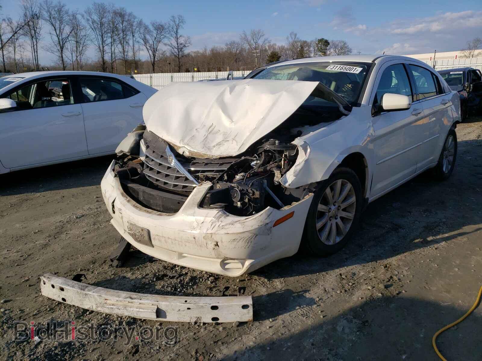 2010 CHRYSLER SEBRING - VIN: 1C3CC5FB7AN233828 - Фото 2