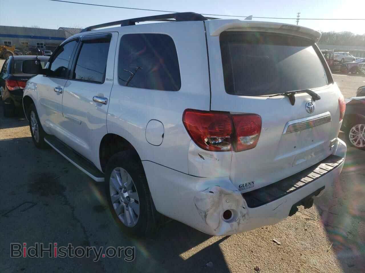 2011 TOYOTA SEQUOIA - VIN: 5TDDW5G17BS045979 - Фото 3
