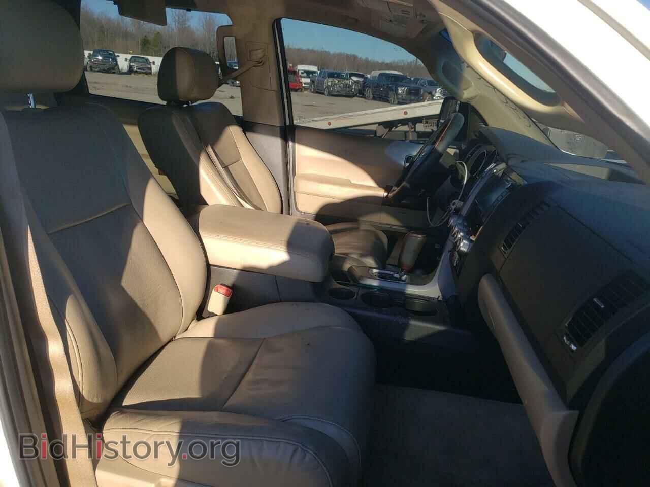 2011 TOYOTA SEQUOIA - VIN: 5TDDW5G17BS045979 - Фото 5