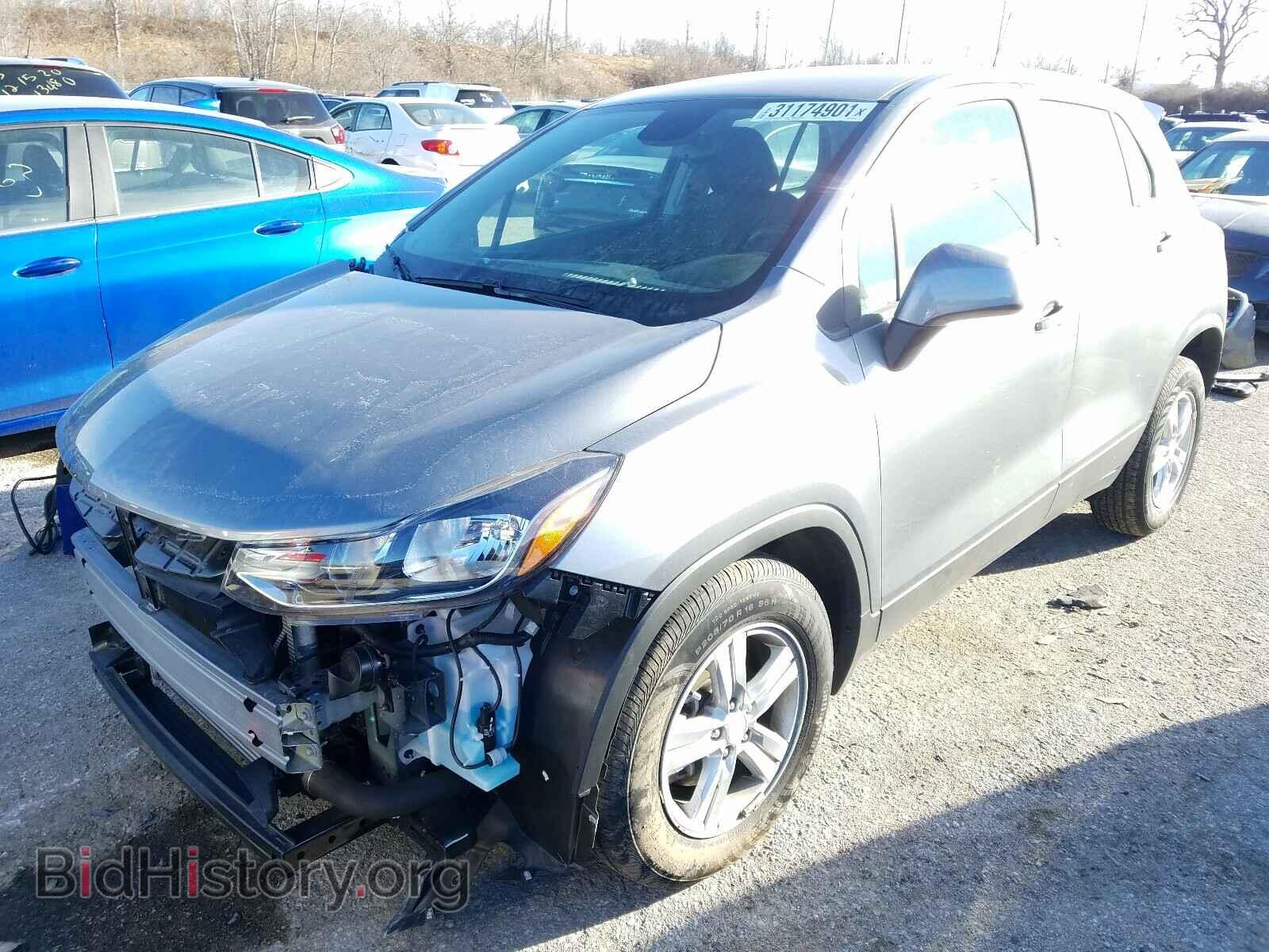 2020 CHEVROLET TRAX - VIN: 3GNCJKSB4LL201564 - Фото 2