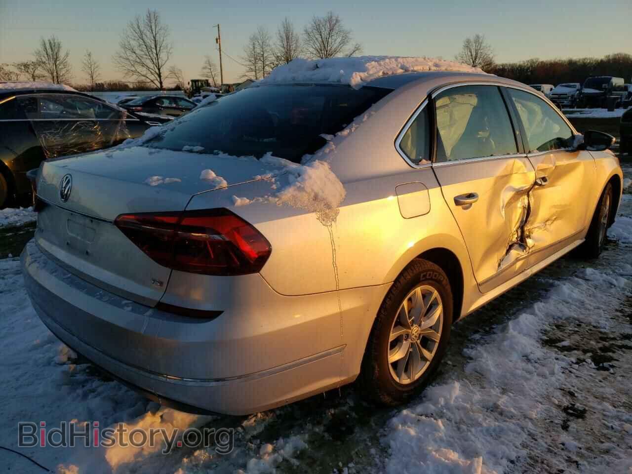 2017 VOLKSWAGEN PASSAT - VIN: 1VWAT7A33HC020764 - Фото 4