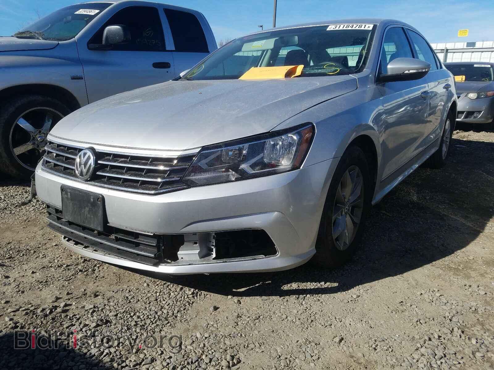 2017 VOLKSWAGEN PASSAT - VIN: 1VWAT7A35HC000323 - Фото 2