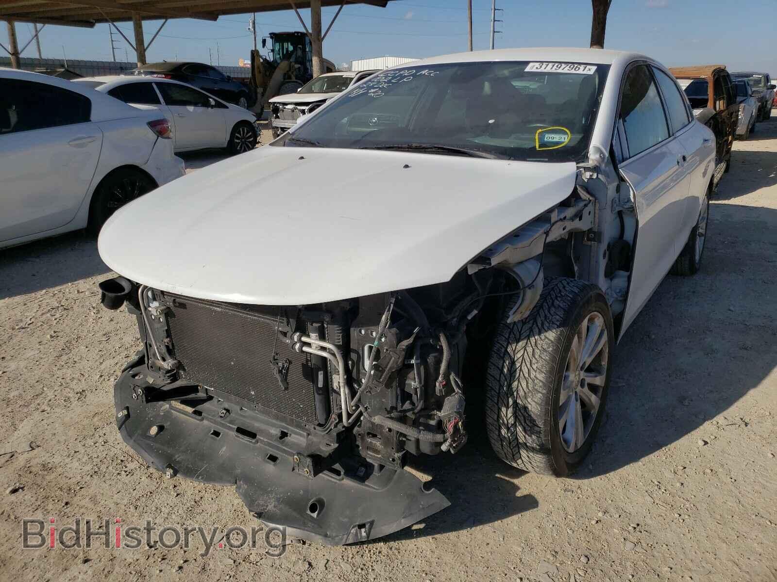 2016 CHRYSLER 200 - VIN: 1C3CCCAB4GN136221 - Фото 2