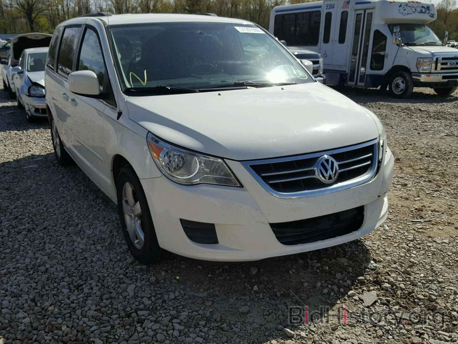 Фотография 2V4RW3DG7BR740321 - VOLKSWAGEN ROUTAN 2011