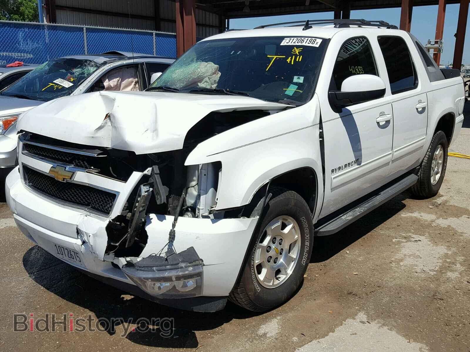 2011 CHEVROLET AVALANCHE - VIN: 3GNMCEE05BG339681 - Фото 2