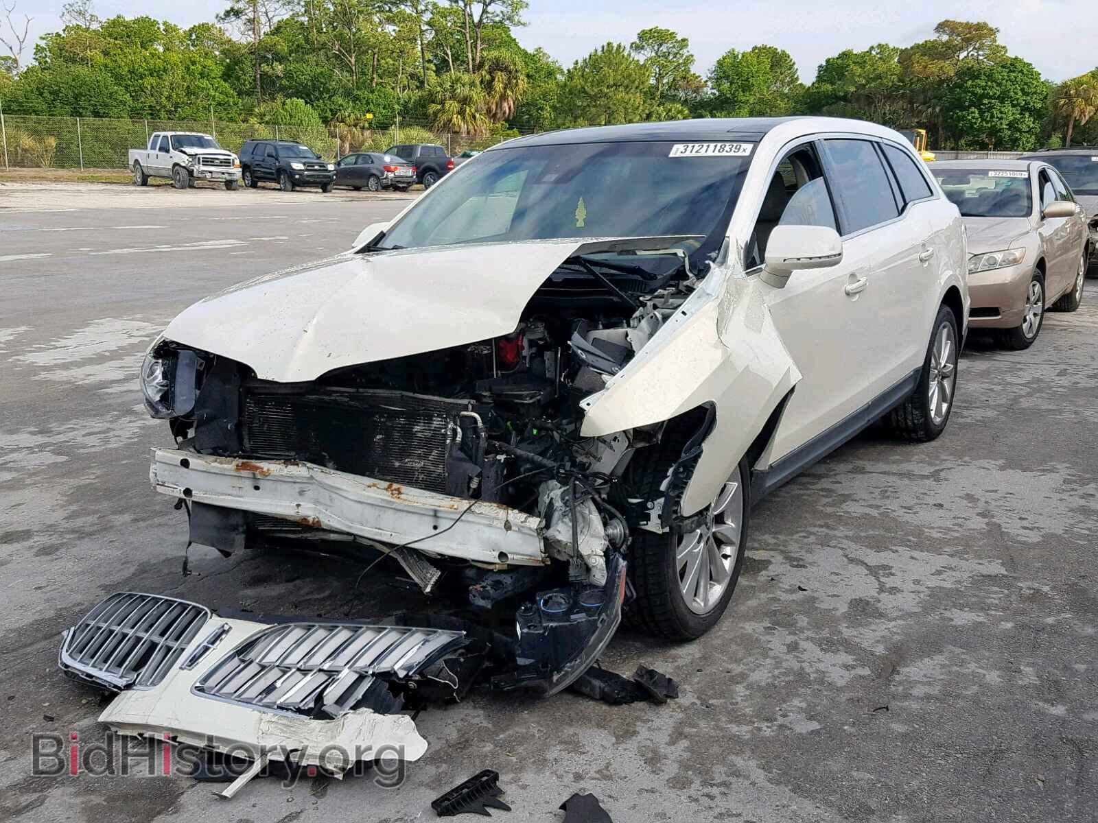 2012 LINCOLN MKT - VIN: 2LMHJ5AT8CBL53157 - Фото 2