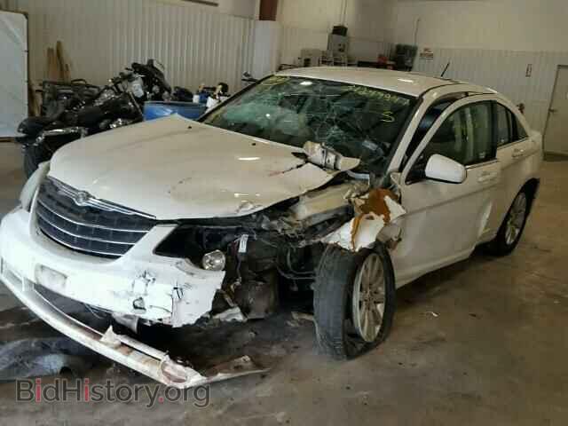 2010 CHRYSLER SEBRING - VIN: 1C3CC5FB8AN208288 - Фото 2
