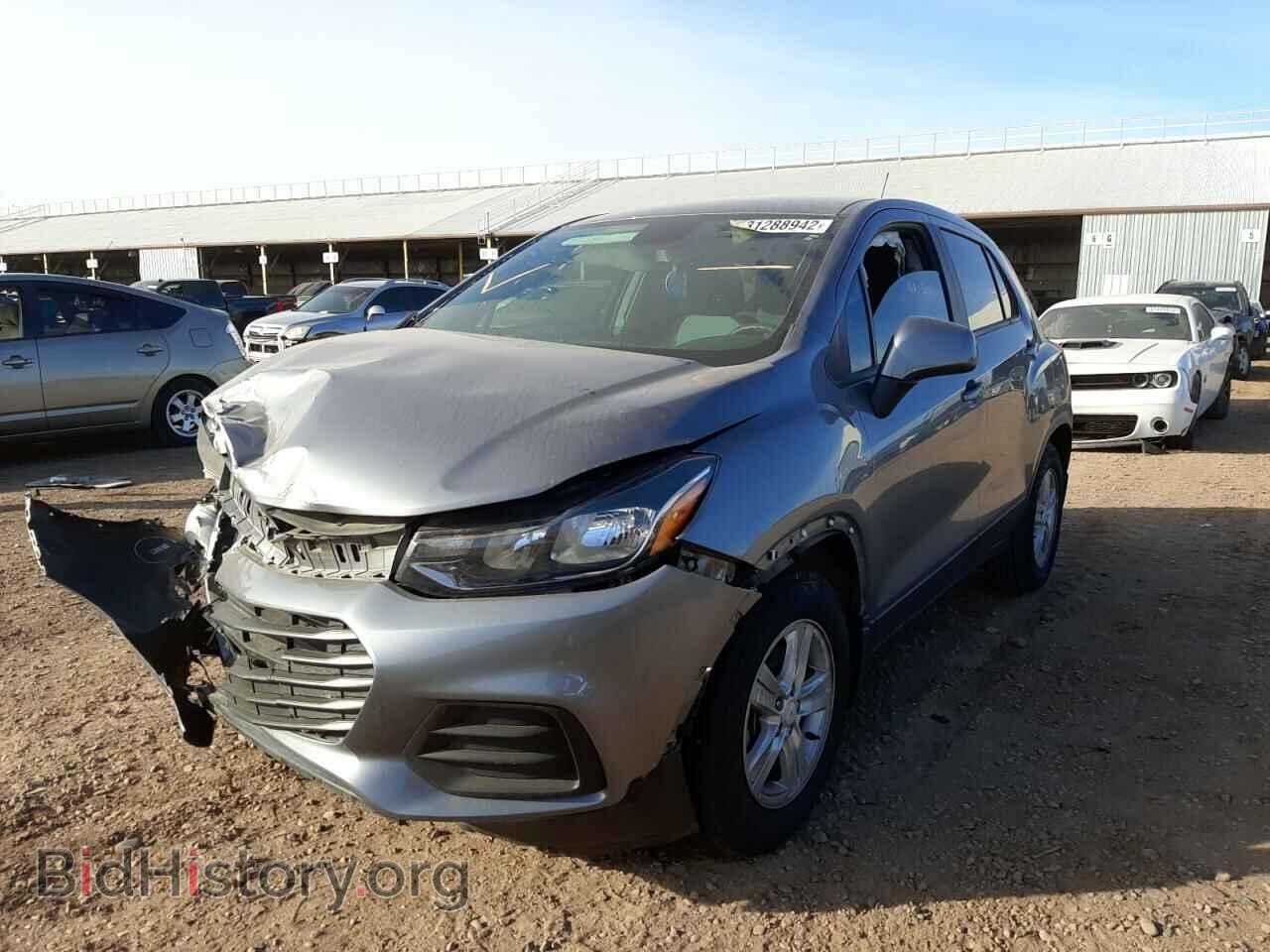 2020 CHEVROLET TRAX - VIN: 3GNCJKSB7LL173002 - Фото 2