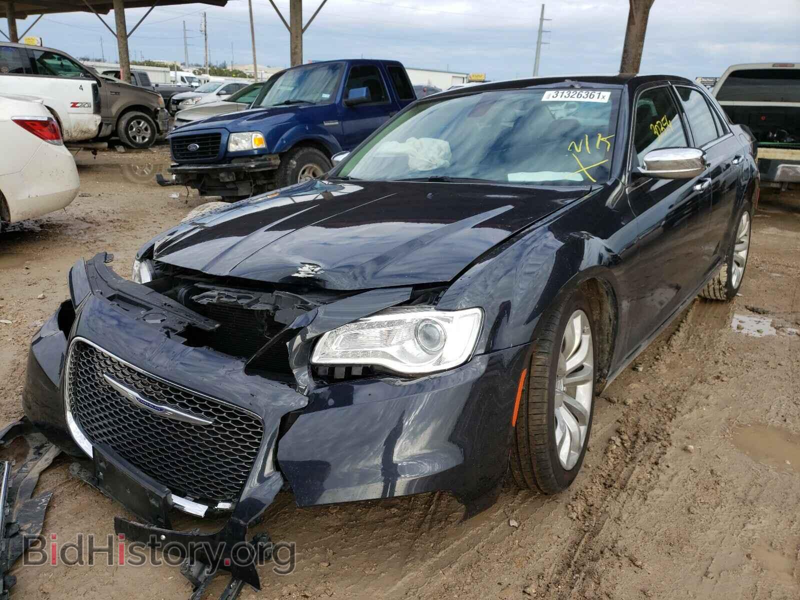 2019 CHRYSLER 300 - VIN: 2C3CCAEG2KH693527 - Фото 2