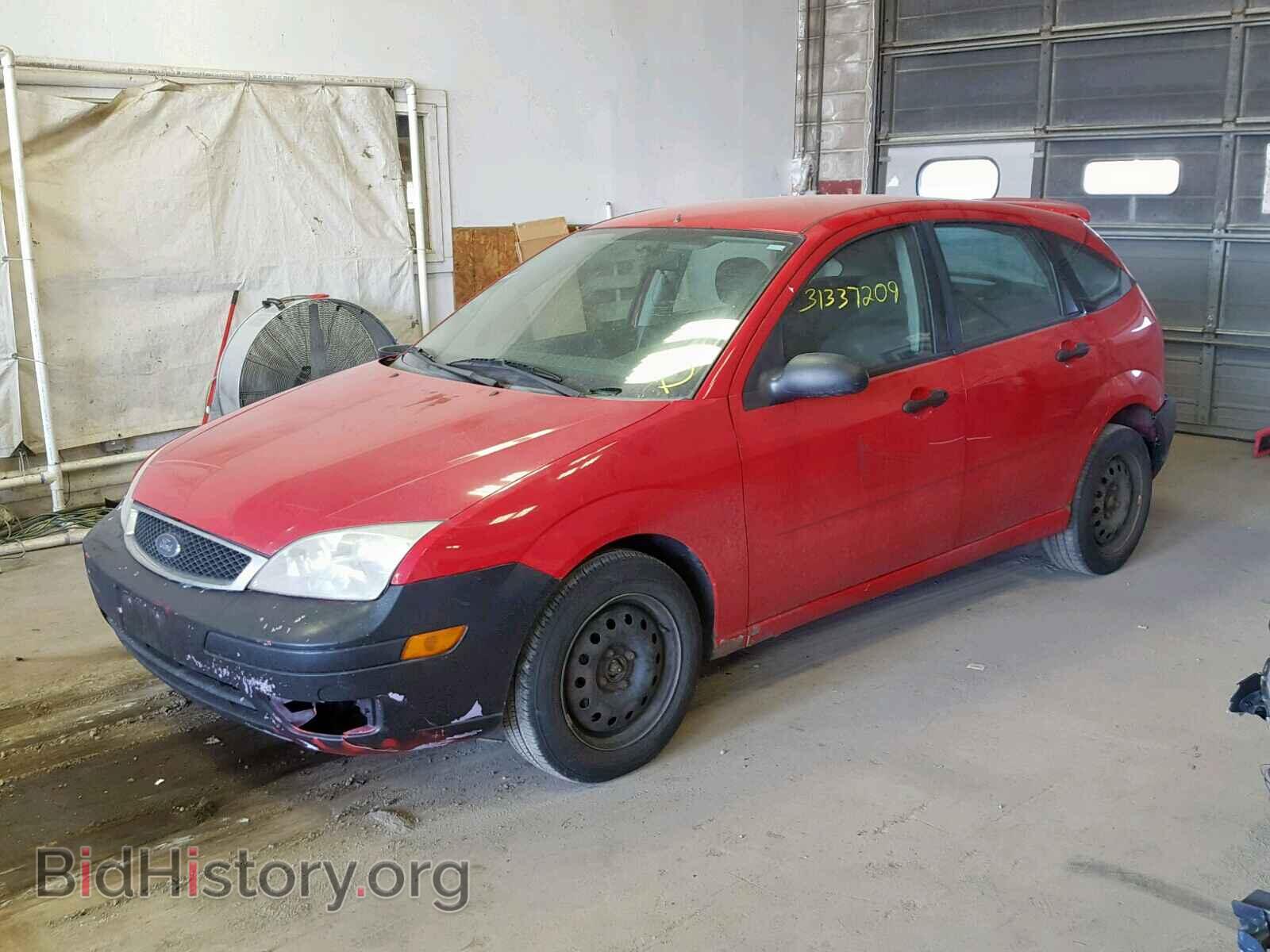 2005 FORD FOCUS - VIN: 3FAFP37N55R135366 - Фото 2